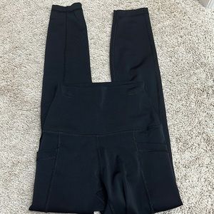 black athletic leggings